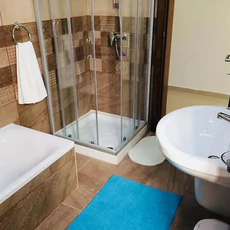 Onyx Court 3 - 4 Bedroom *