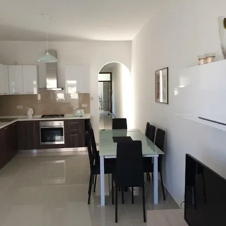Onyx Court 3 - 4 Bedroom Apartament *